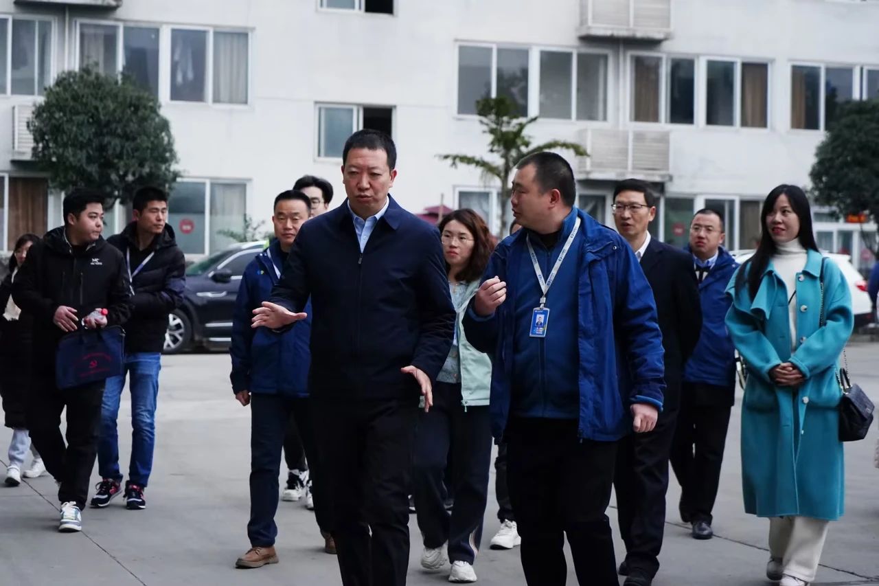 四川省司法廳領(lǐng)導(dǎo)調(diào)研藍海，并召開中小企業(yè)權(quán)益保障座談會(圖1)