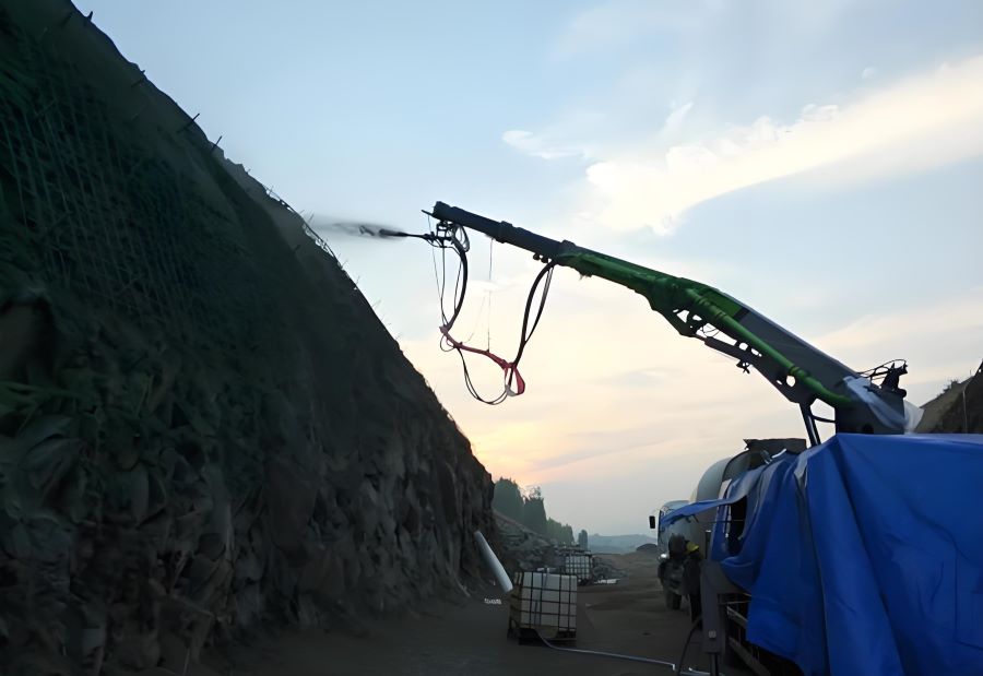 濕噴技術(shù)與傳統(tǒng)的干噴工藝相比，有顯著的優(yōu)越性(圖1)