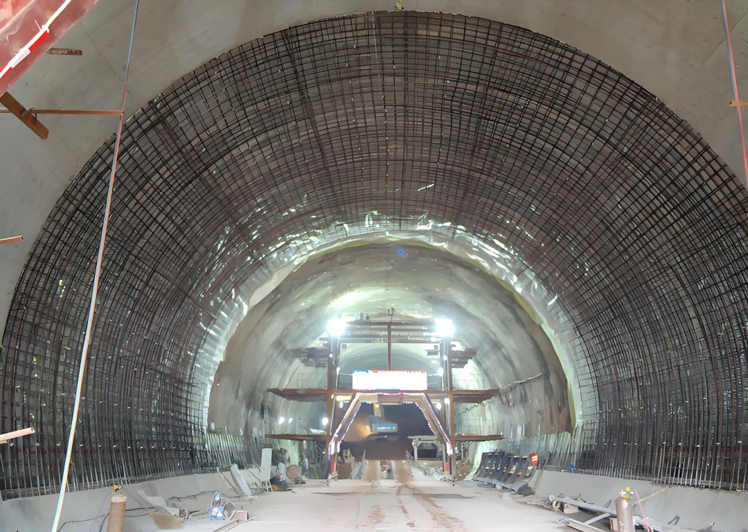 隧道建設(shè)中的混凝土施工技術(shù):從初期支護(hù)到二次襯砌(圖2) 隧道建設(shè)中的混凝土施工技術(shù):從初期支護(hù)到二次襯砌(圖2)