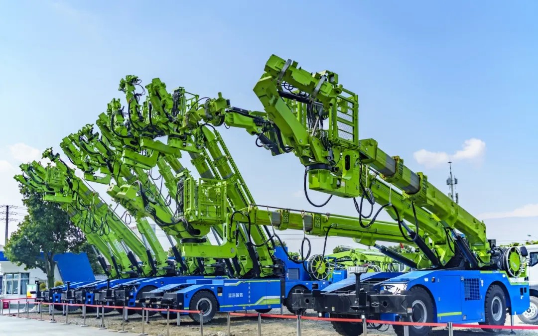 《四川日?qǐng)?bào)》頭版報(bào)道:藍(lán)海智能新一批大型智能裝備準(zhǔn)備發(fā)往全國(guó)(圖2) 《四川日?qǐng)?bào)》頭版報(bào)道:藍(lán)海智能新一批大型智能裝備準(zhǔn)備發(fā)往全國(guó)(圖2)