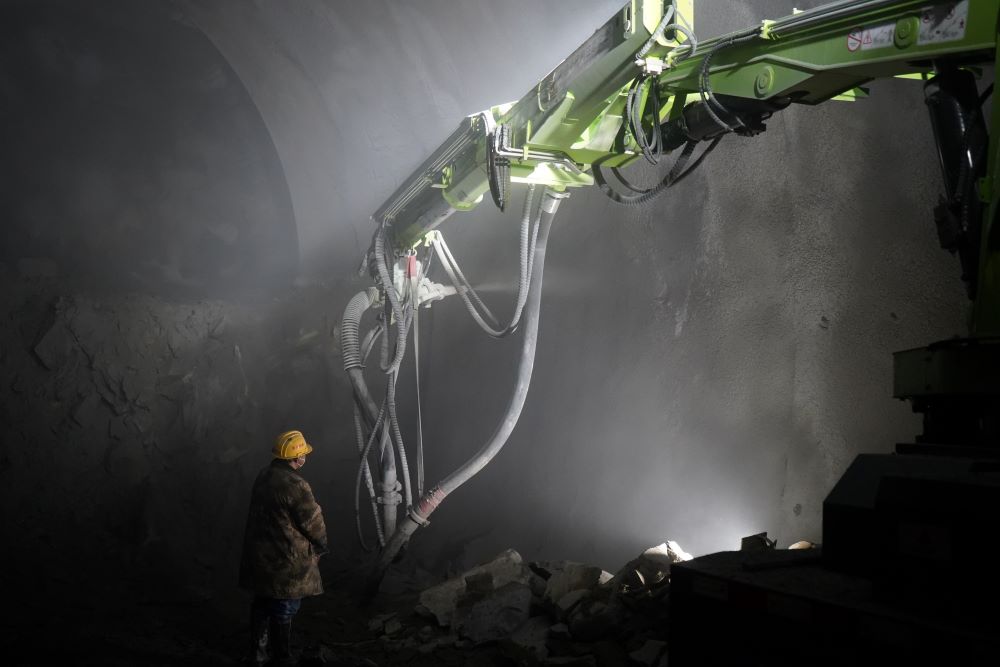 濕噴混凝土工藝的優(yōu)勢及應(yīng)用(圖1) 濕噴混凝土工藝的優(yōu)勢及應(yīng)用(圖1)