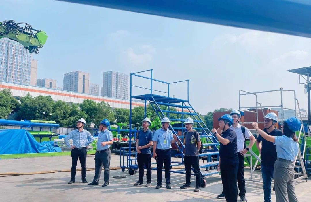 中鐵十一局五公司物資設(shè)備部長陳林一行蒞臨藍海智能考察交流(圖2) 中鐵十一局五公司物資設(shè)備部長陳林一行蒞臨藍海智能考察交流(圖2)