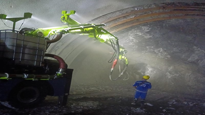 濕噴臺(tái)車(chē)高效施工的秘訣(圖1) 濕噴臺(tái)車(chē)高效施工的秘訣(圖1)