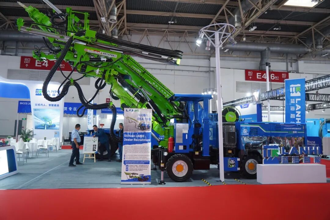 【BICES 2025現(xiàn)場(chǎng)回顧】藍(lán)海智能圓滿收官第十七屆北京工程機(jī)械展(圖4) 【BICES 2025現(xiàn)場(chǎng)回顧】藍(lán)海智能圓滿收官第十七屆北京工程機(jī)械展(圖4)